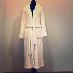 EUC Victoria’s Secret plush long white robe